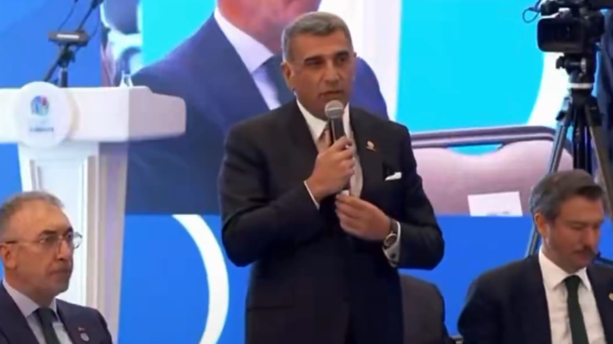 CHP’li Gürsel Erol: Murat Kurum deprem sürecinde dünyada görülmemiş bir başarıya imza attı