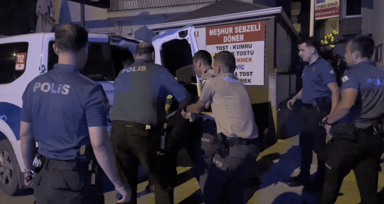 Bursa’da dehşet saçan şüpheliye kelepçe: Eşine ve polislere saldırdı, biber gazıyla etkisiz hale getirildi!