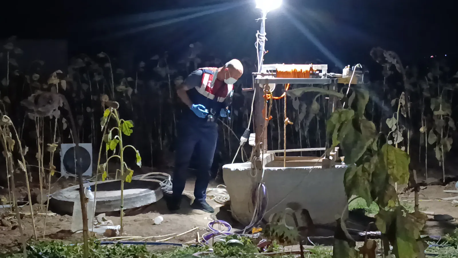 8 metre derinlikte peş peşe iki ölüm: önce biri bayıldı, kurtarmaya giden de öldü!